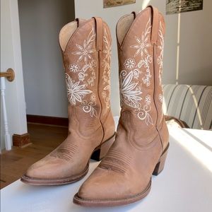 womens shyanne cowboy boots tan size 7.5